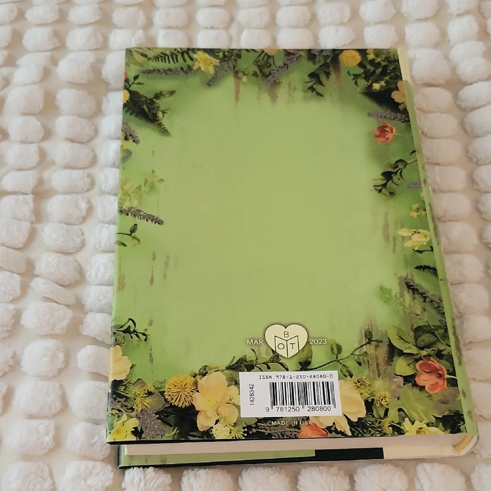 Weyward by Emilia Hart - Green Cover Novel - Picture 2 of 4
